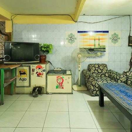 Dharmawati Homestay Syariah At Terminal Purabaya Waru Exteriör bild