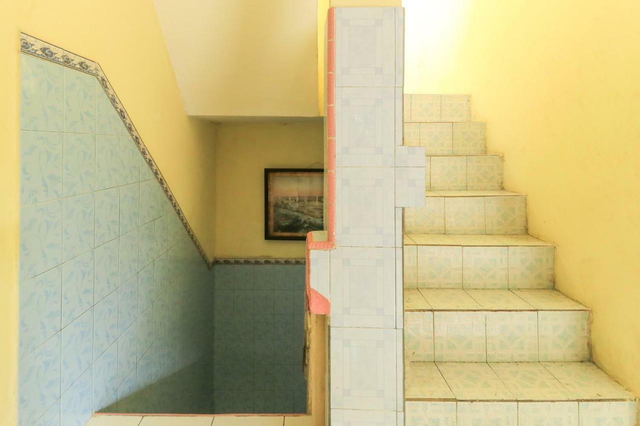 Dharmawati Homestay Syariah At Terminal Purabaya Waru Exteriör bild