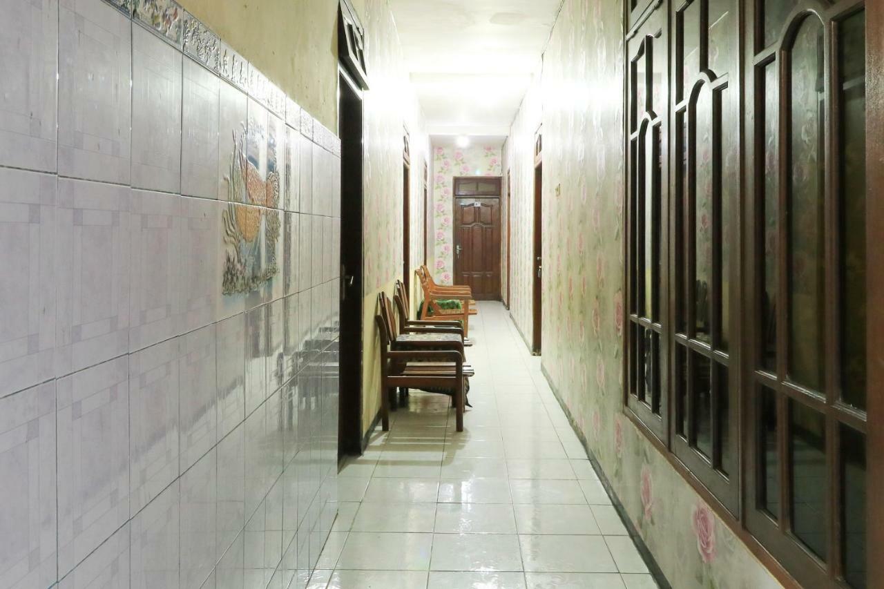 Dharmawati Homestay Syariah At Terminal Purabaya Waru Exteriör bild