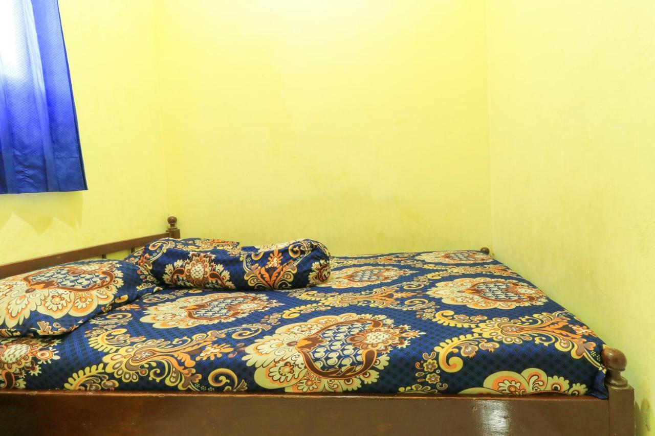 Dharmawati Homestay Syariah At Terminal Purabaya Waru Exteriör bild