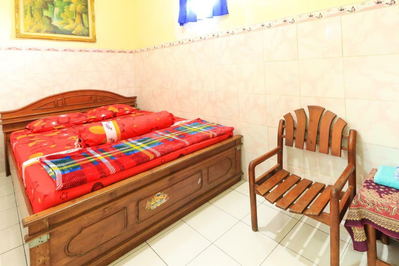 Dharmawati Homestay Syariah At Terminal Purabaya Waru Exteriör bild
