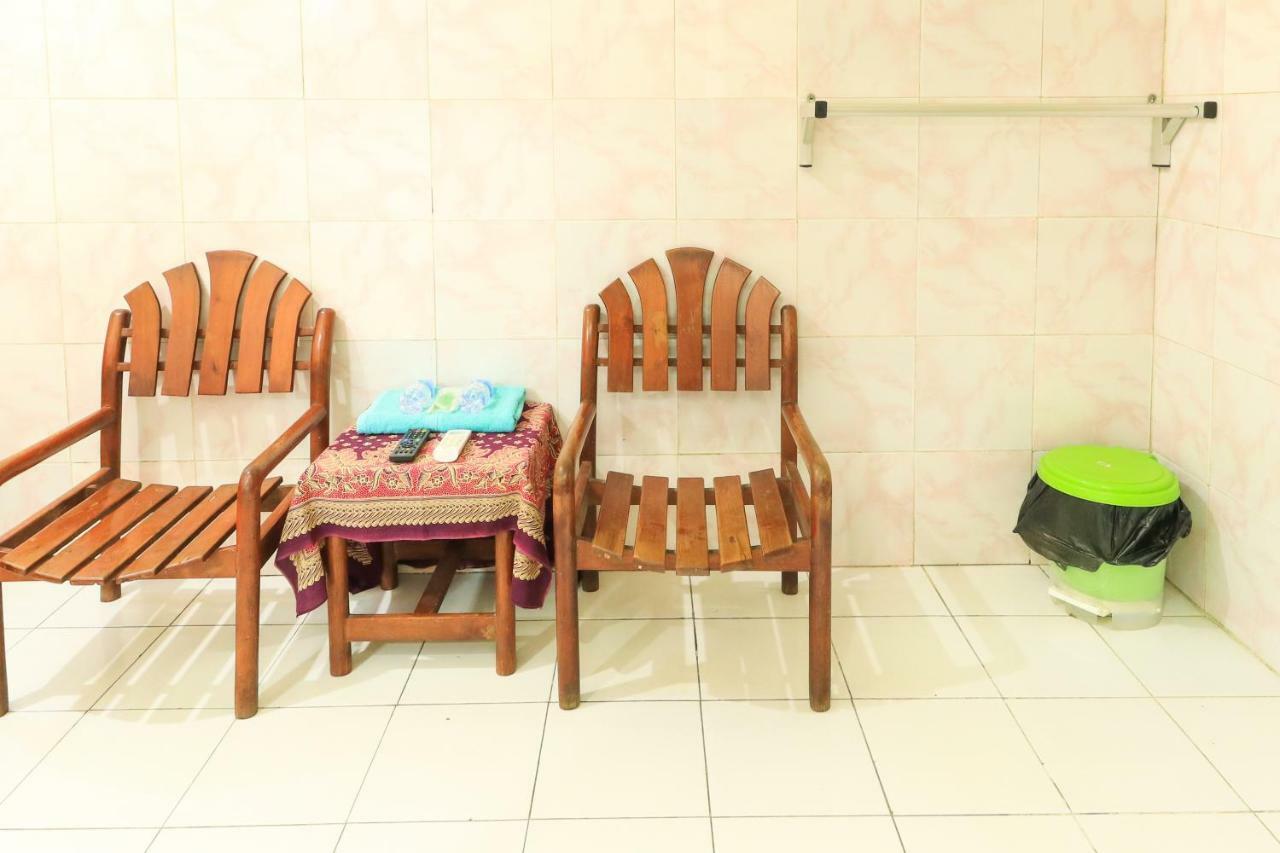 Dharmawati Homestay Syariah At Terminal Purabaya Waru Exteriör bild