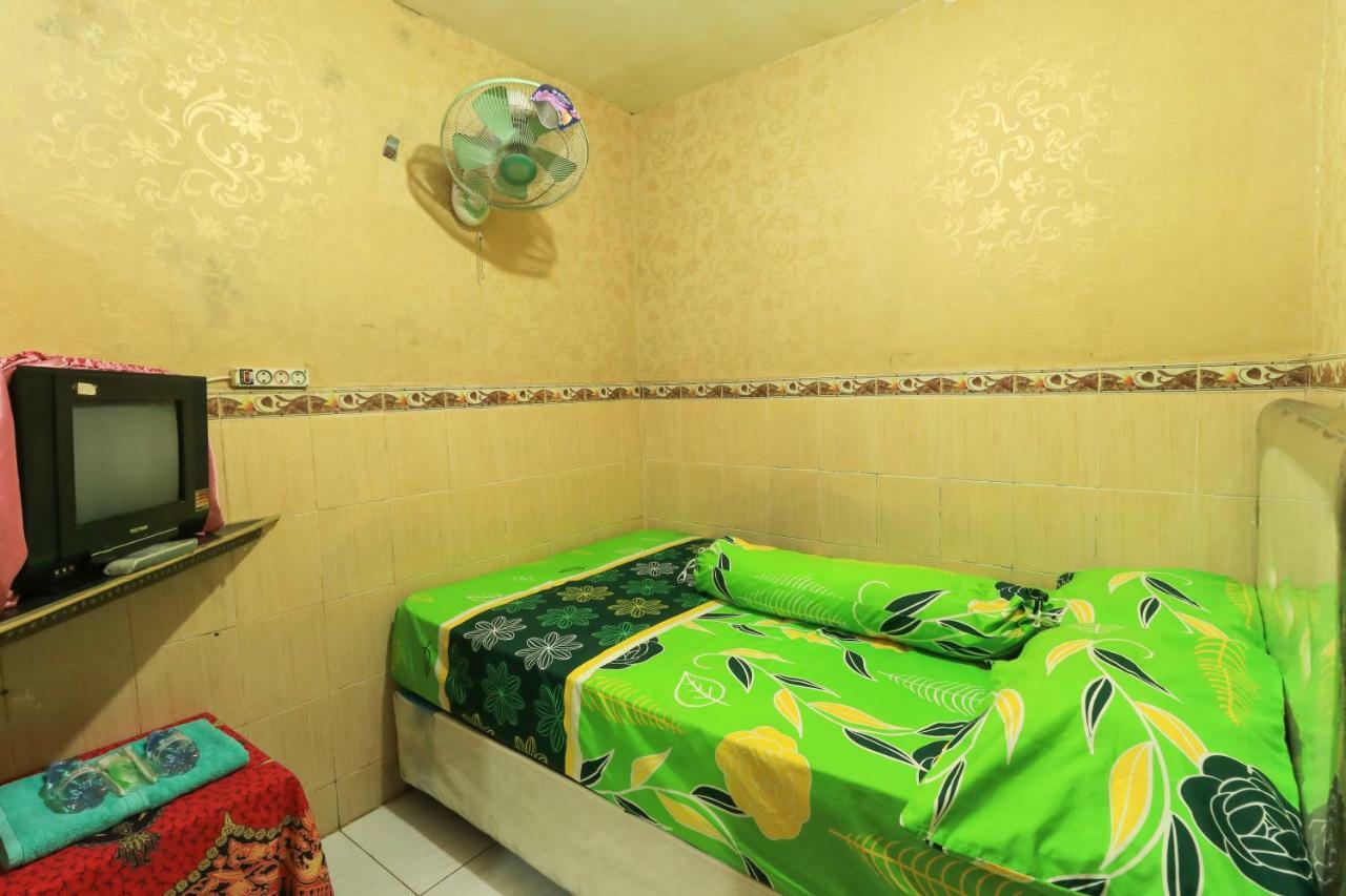 Dharmawati Homestay Syariah At Terminal Purabaya Waru Exteriör bild
