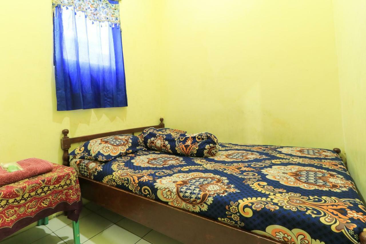 Dharmawati Homestay Syariah At Terminal Purabaya Waru Exteriör bild
