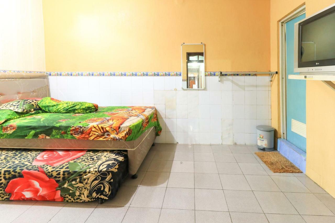 Dharmawati Homestay Syariah At Terminal Purabaya Waru Exteriör bild