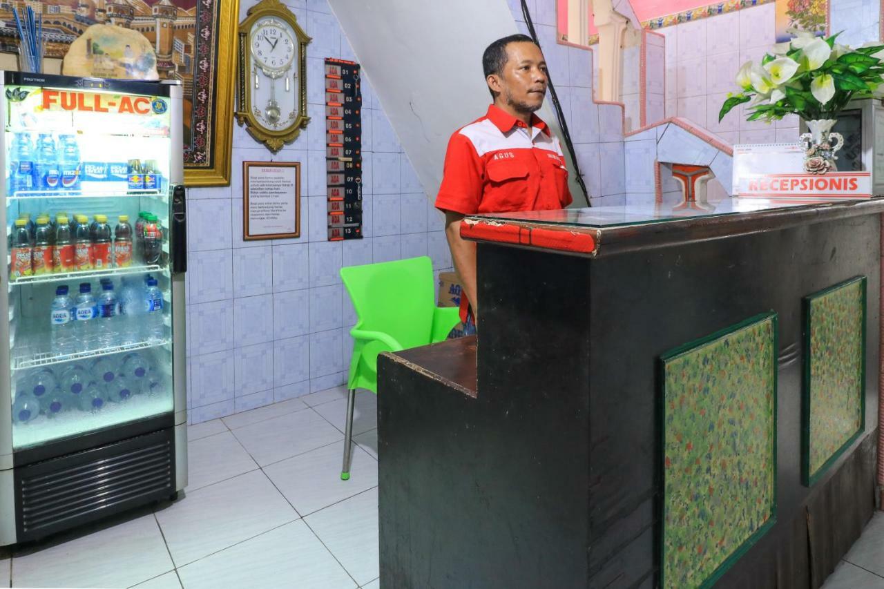 Dharmawati Homestay Syariah At Terminal Purabaya Waru Exteriör bild