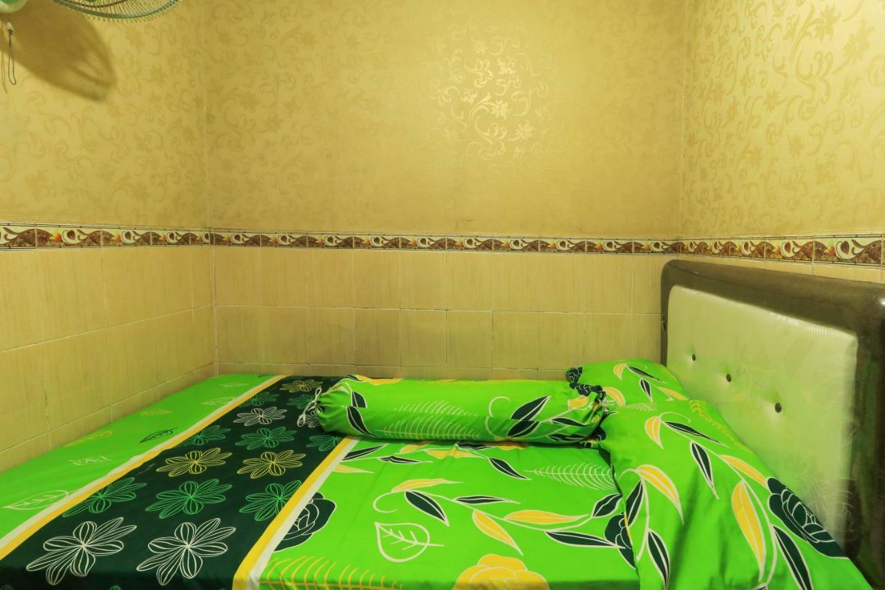 Dharmawati Homestay Syariah At Terminal Purabaya Waru Exteriör bild