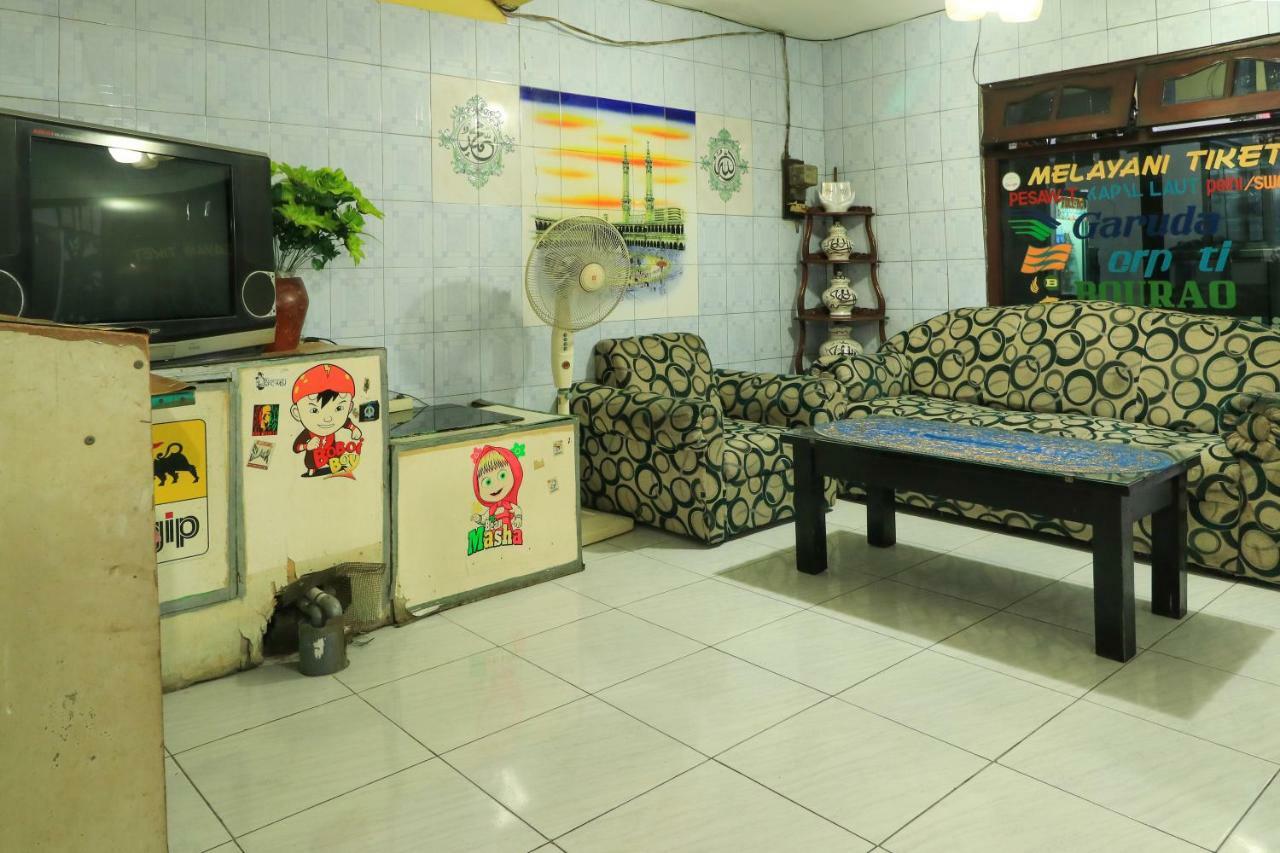 Dharmawati Homestay Syariah At Terminal Purabaya Waru Exteriör bild