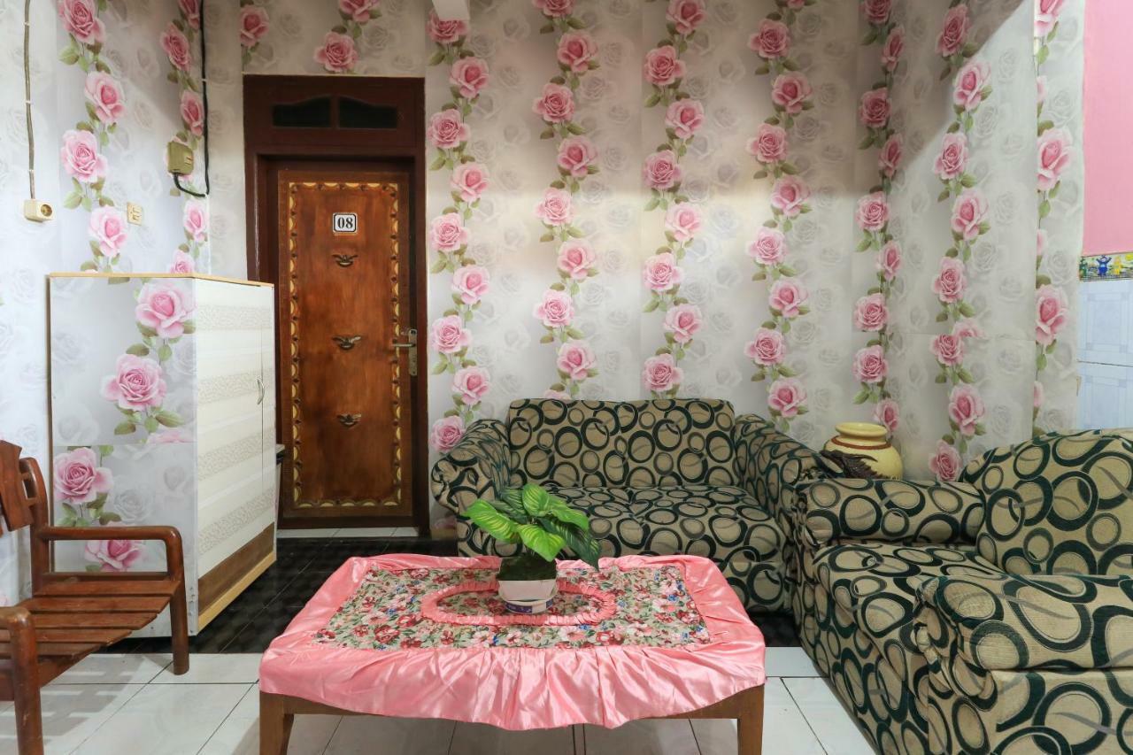 Dharmawati Homestay Syariah At Terminal Purabaya Waru Exteriör bild